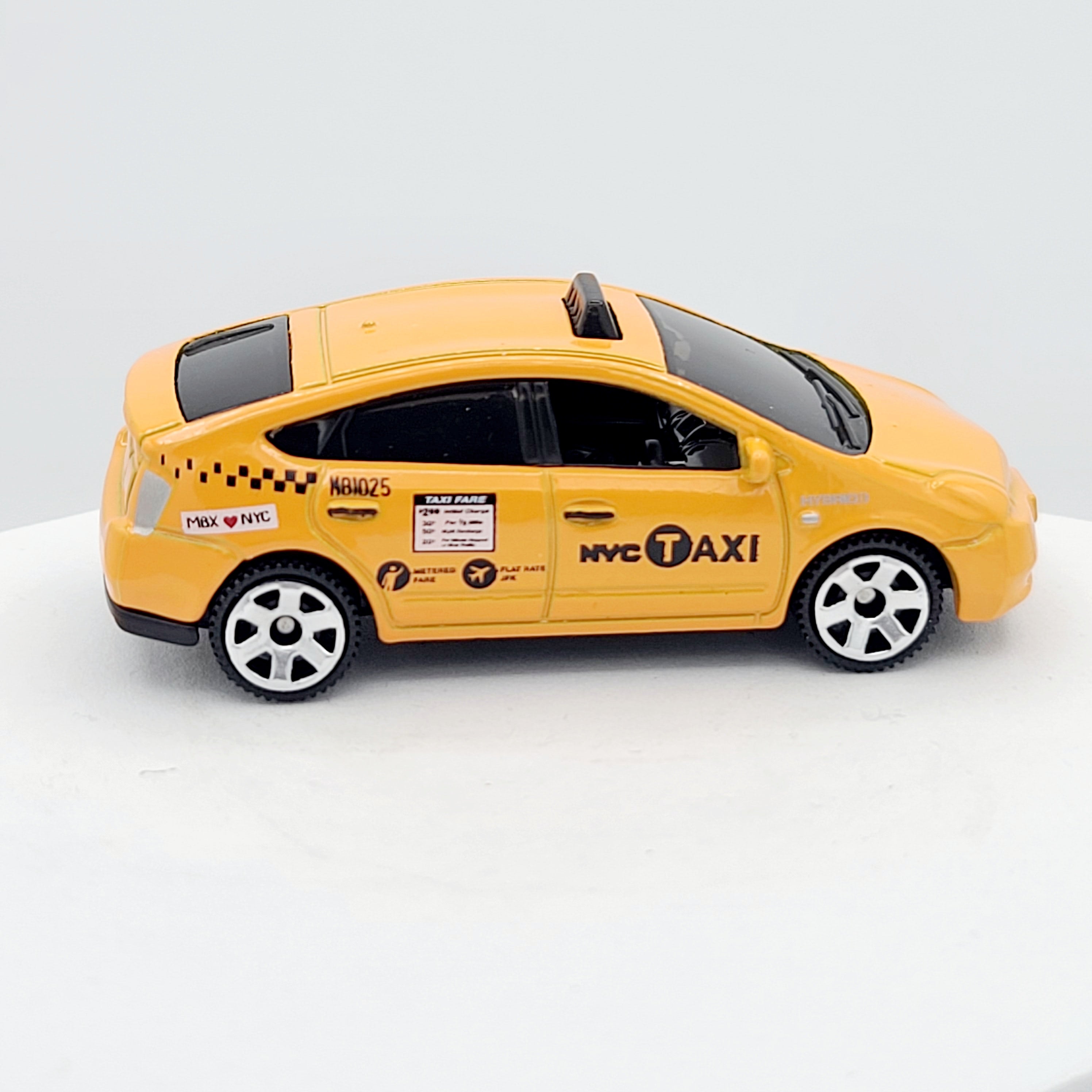 Matchbox '09 Toyota Prius Taxi "New York City" NYC (2022 MBX 5 Pack Exclusive - Electric Drivers)